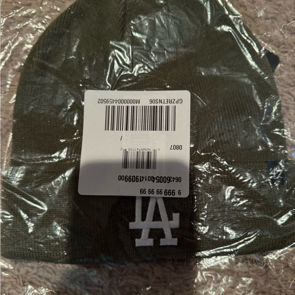 Green LA PacSun beanie